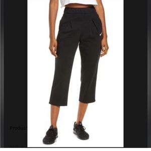 Nike Fit Dry  black pull on capri pants Size S